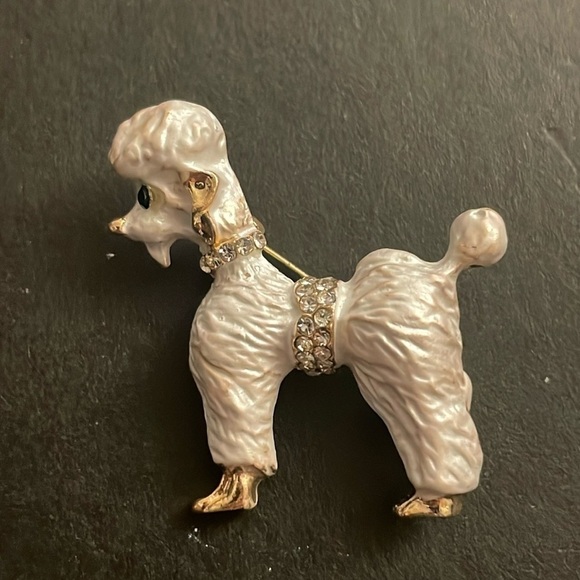 Anthropologie Jewelry - Anthropologie dog 🐕 pin